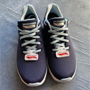 Skechers Women's Arch FIT-Sunny Outlook Sneaker Size 6